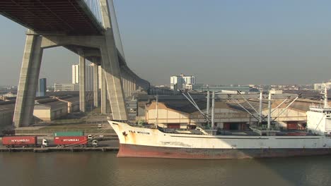 Underside-of-a-Chao-Phraya-bridge