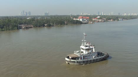 Boat-in-the-Chao-Phraya