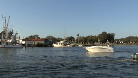 Tarpon-Springs-boats-go-by