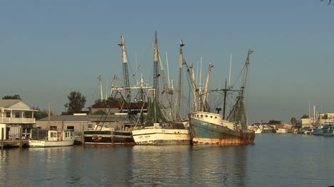 Tarpon-Springs-old-boats-moored