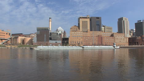 Big-barge-on-the-Mississippi-at-St-Paul