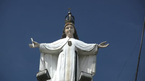 Ecuador-Jesus-statue