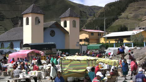 Ecuador-market-and-church