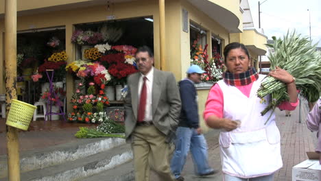 Ecuador-town-street-scene