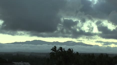 Hawaii-Mauna-Kea-Con-Nubes-En-Movimiento