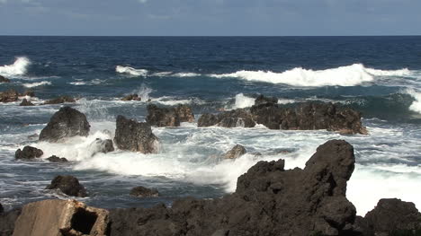 Hawaii-Waves-and-broken-breakwater-Laupahoehoe-2