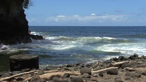 Hawaii-waves-near-Hilo-at-Kolekole-5