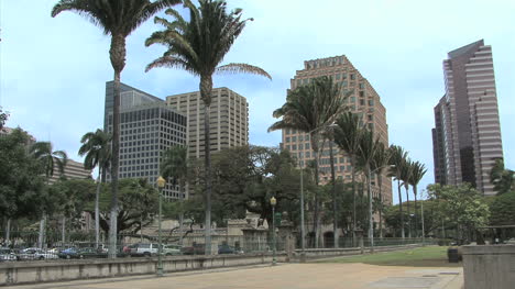 Honolulu-downtown-buildings-and-palms