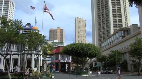Honolulu-flag-and-skyline