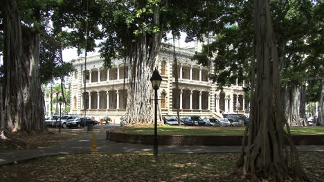 Honolulu-Iolani-Palace-Und-Banyanbäume-2