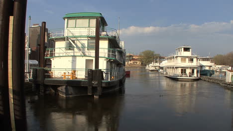 House-boats-and-ducks-St-Paul