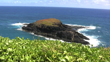 Flat-topped-island-off-Kauai