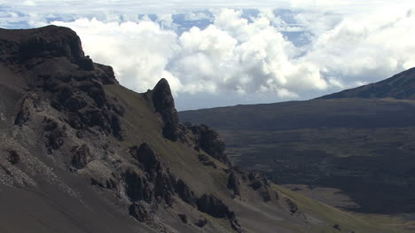 Maui-Haleakala-Cloudy-sky-from-Haleakala-3