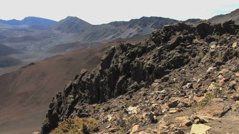 Maui-Zerklüfteter-Lava-Haleakala-Krater-2