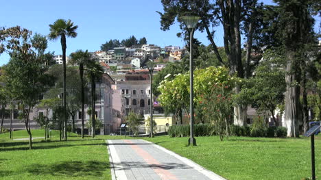 Quito-Häuser-Auf-Dem-Hügel