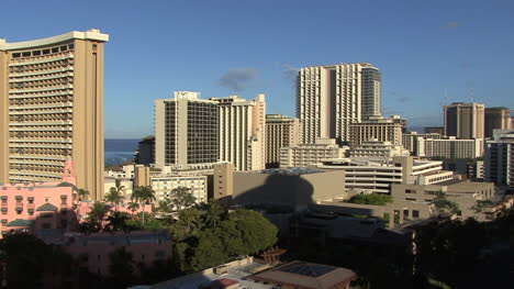 Waikiki-hotels-in-a-row-along-the-sea