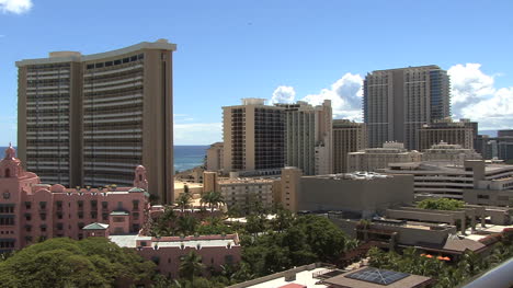 Waikiki-hotels-in-a-row