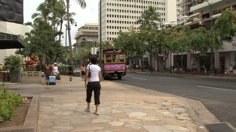 Waikiki-pedestrians-and-pink-trolley