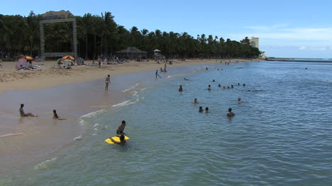 Waikiki-Leute-Schwimmen