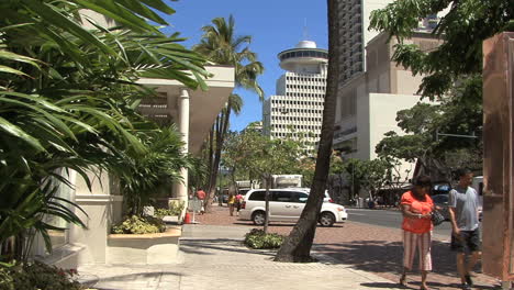 Escena-De-La-Calle-Waikiki-Con-Edificios