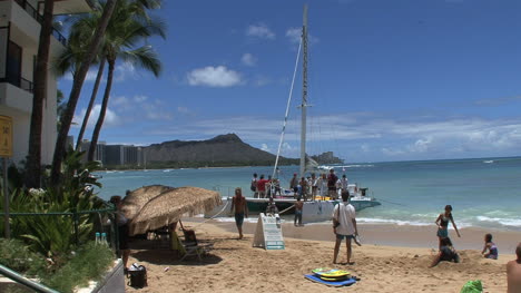 Waikiki-with-boat