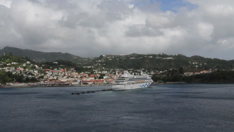 Grenada-with-cruise-ship
