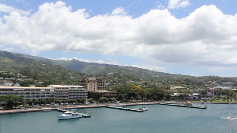 Puerto-De-La-Ciudad-De-Papeete-Desde-Un-Barco