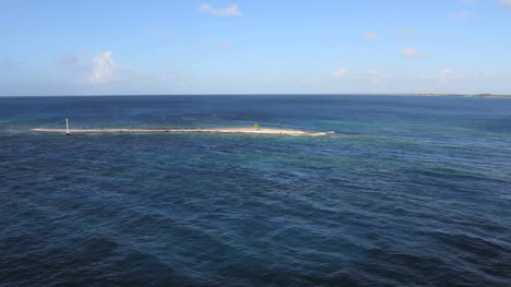Sandinsel-In-Einer-Atolllagune