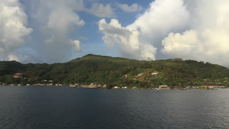 Blick-Auf-Eine-Tropische-Insel