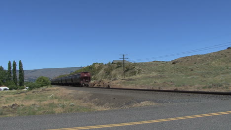 Washington-state-train-leaving-toward-hills