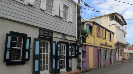 Tortola-Bunte-Häuser-In-Der-Straßenstadt