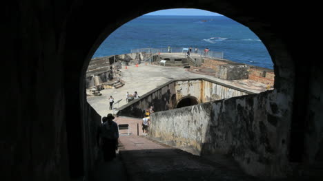 San-Juan-El-Morro-through-arch
