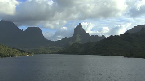 Zooms-in-on-Moorea-mountains-from-Opunohu-Bay