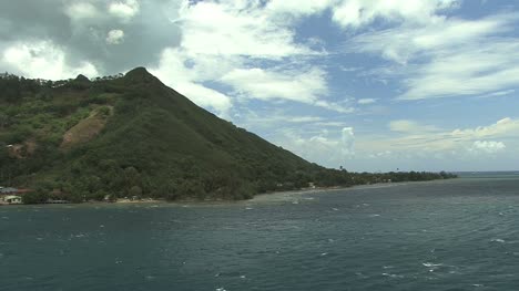 Moorea-headland-leaving-island