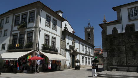 Calle-Ponte-De-Lima-Y-Torre-Del-Reloj