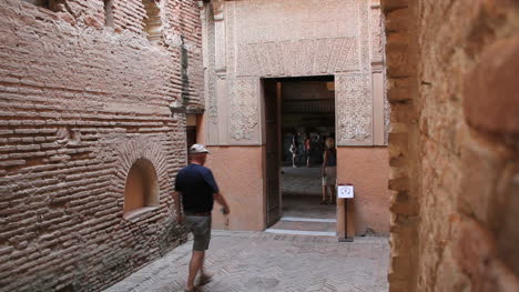 Spanien-Andalusien-Alhambra-Geht-Durch-Den-Eingang