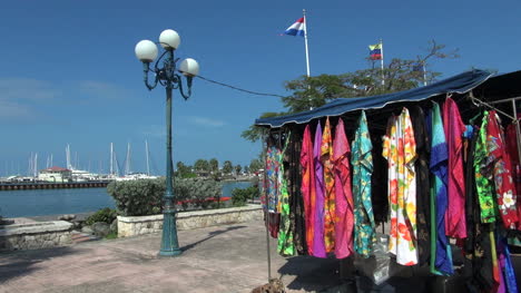 St-Maarten-Marigot-bright-clothes-in-market