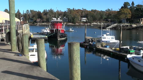 Maine-Robinson-Wharf-with-red-tug-boat-sx