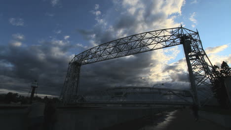 Duluth-Aerial-Life-Bridge-Zeitraffer