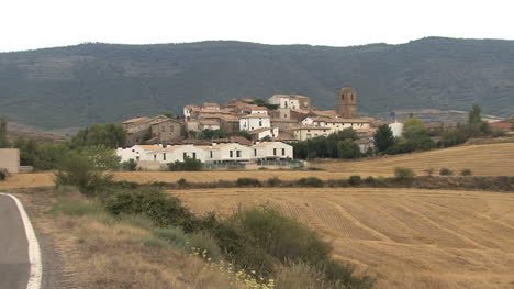 Spanien-Aragon-Dorf-Zoomt-Heran
