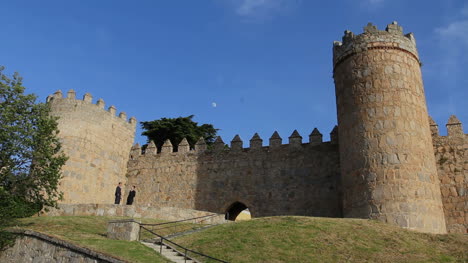 Spanien-Avila-Tor-In-Mauern
