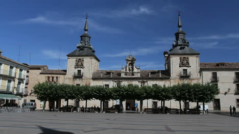 Spanien-Kastilien-Burgo-De-Osma-Plaza-4