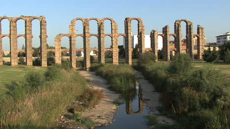 Merida-Aqueduct-of-the-Miracles-reflection-2