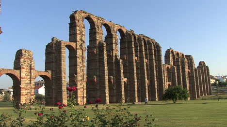 Merida-Aqueduct-of-the-Miracles-side-view
