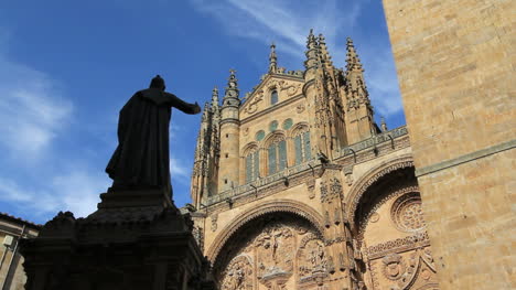 Salamanca-statue-and-cathedral-2
