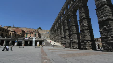 Segovia-Aquädukt-Seitenansicht-1