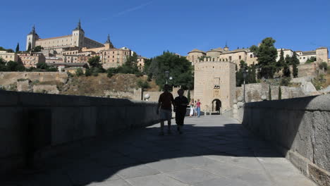 Toledo-Puente-de-Alcanrara-with-couple.walking