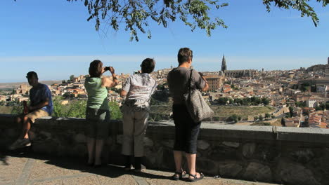 Toledo-tourists-viewing