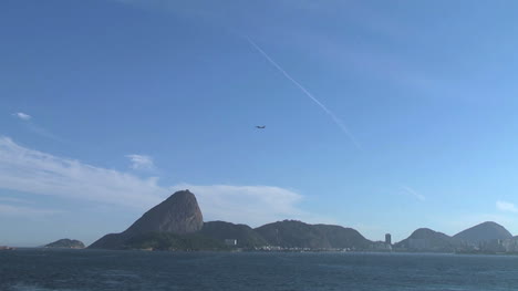 Rio-Sugar-Loaf-with-jet-plane