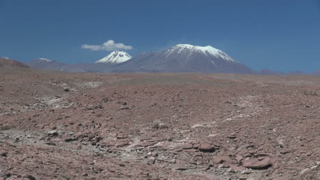 Volcanes-De-Los-Andes-Sobre-El-Desierto-De-Atacama